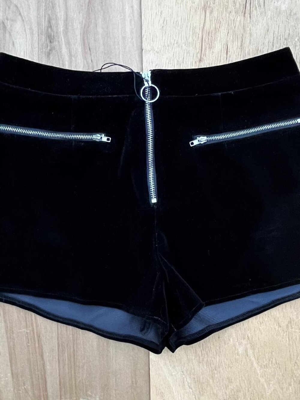 SUPERDOWN AVA VELVET SHORTS Women’s sz M Black High Rise Lightweight NEW
